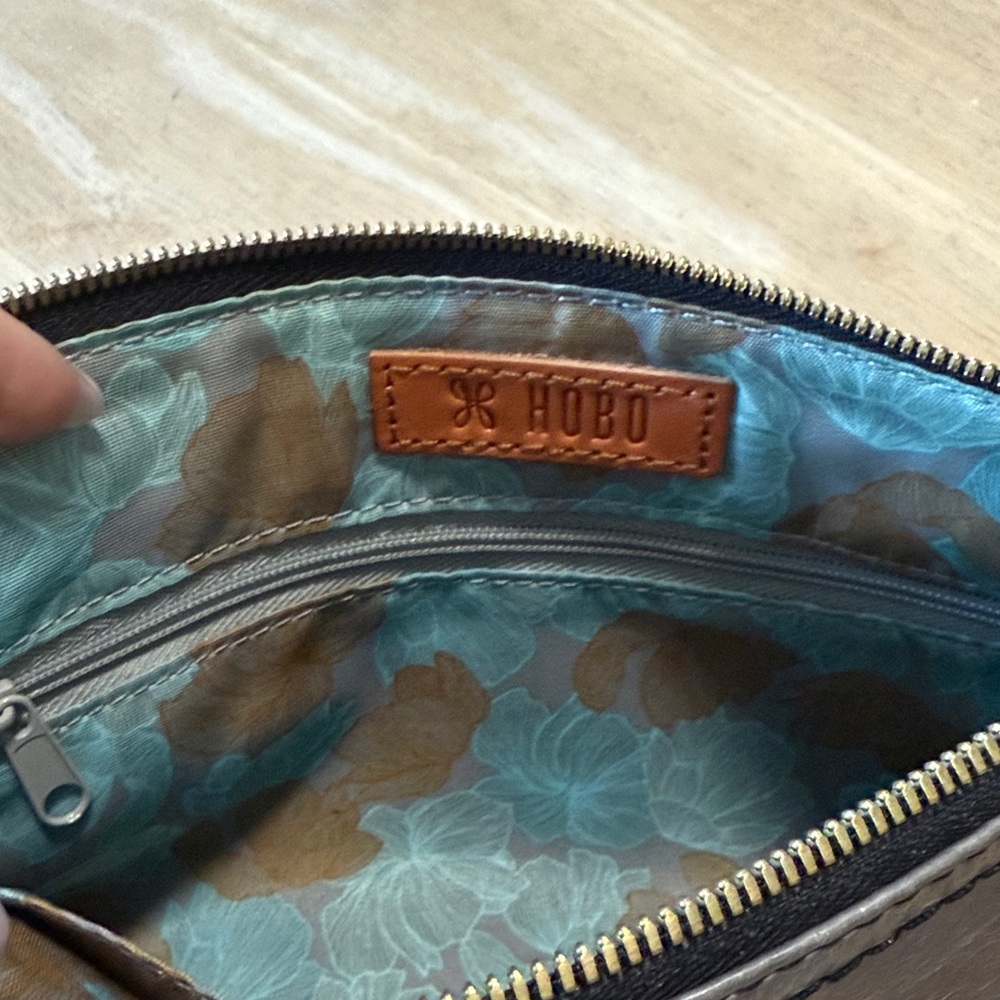 HOBO Elegant Gray Leather Wristlet - Picture 5 of 9
